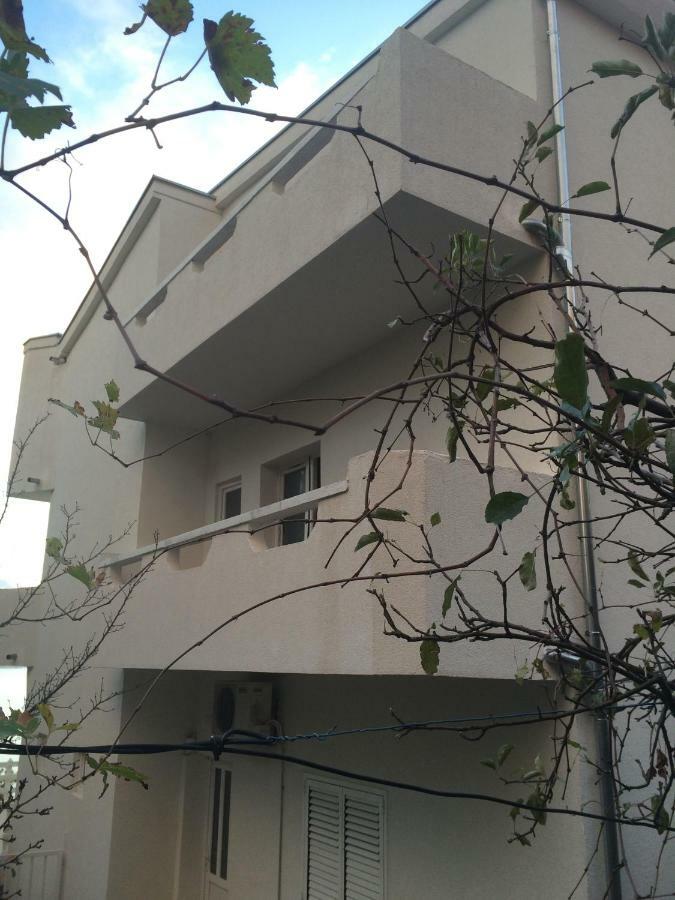 Apartmani Milka I Jozo Omis Bagian luar foto
